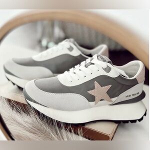 Vintage Havana Major Women's Sneaker Size 6.5